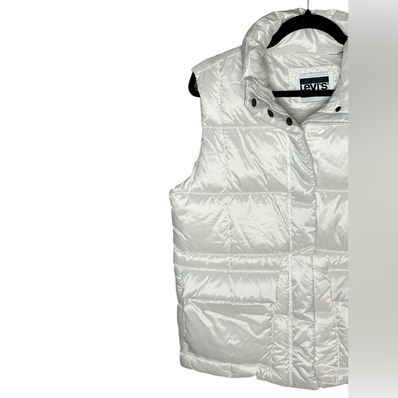 NWT Levi’s White Puffer Vest Medium - Picture 3 of 6